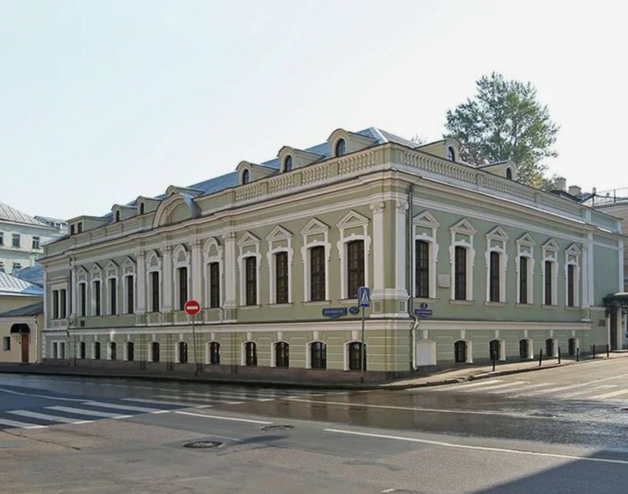 фасад дома, здание по адресу г Москва, ул Мясницкая, д 44 стр 2 